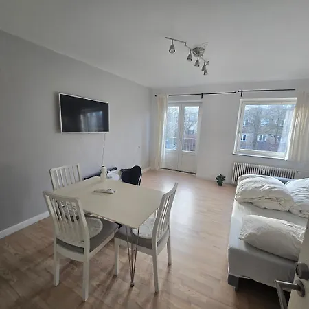 Lovely Flat Near To A Beautiful Nature Apartment *